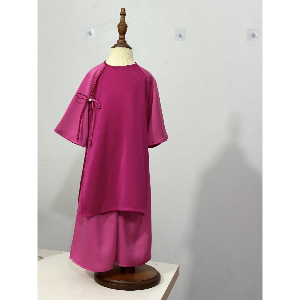 Mẫu áo dài CHỊ CHỊ EM EM pha 2 màu hồng sen đậm nhạt phá cách xíu