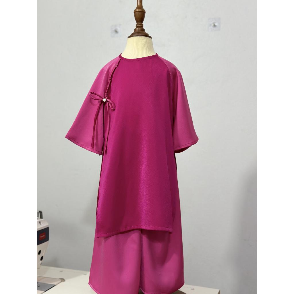 Mẫu áo dài CHỊ CHỊ EM EM pha 2 màu hồng sen đậm nhạt phá cách xíu