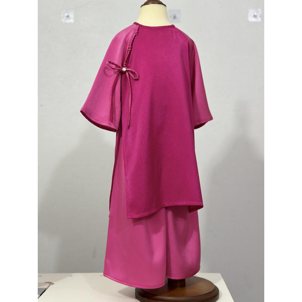 Mẫu áo dài CHỊ CHỊ EM EM pha 2 màu hồng sen đậm nhạt phá cách xíu