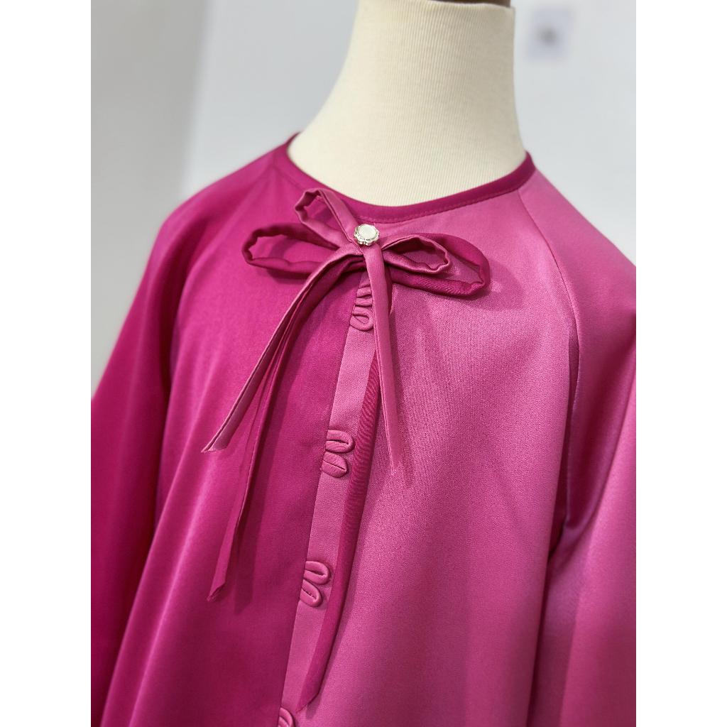 Mẫu áo dài CHỊ CHỊ EM EM pha 2 màu hồng sen đậm nhạt phá cách xíu