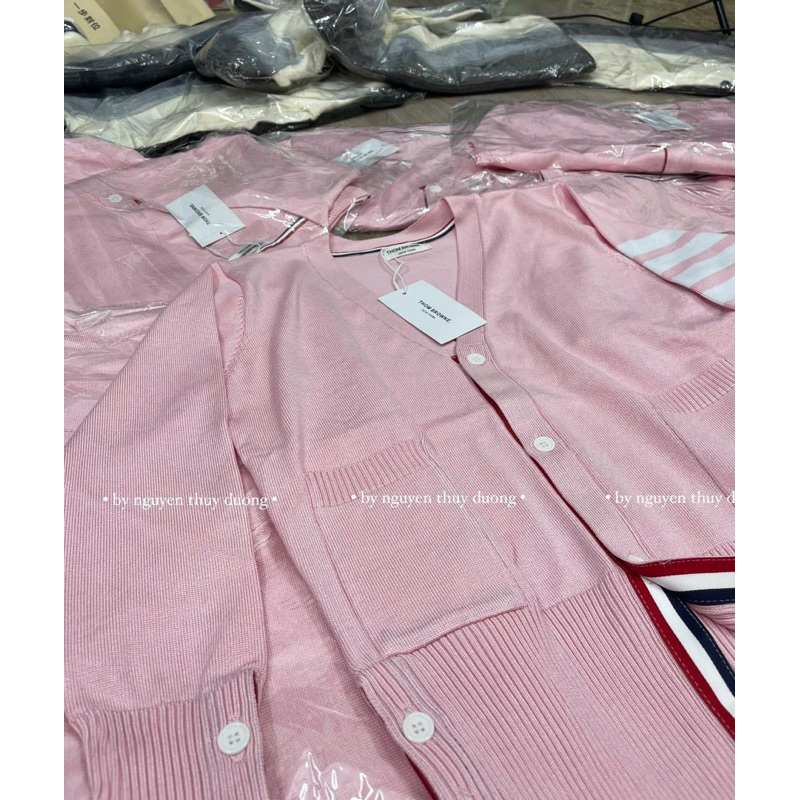 Áo cardigan len THOME màu hồng hot / Full tag mác kèm ảnh shop tự mặc