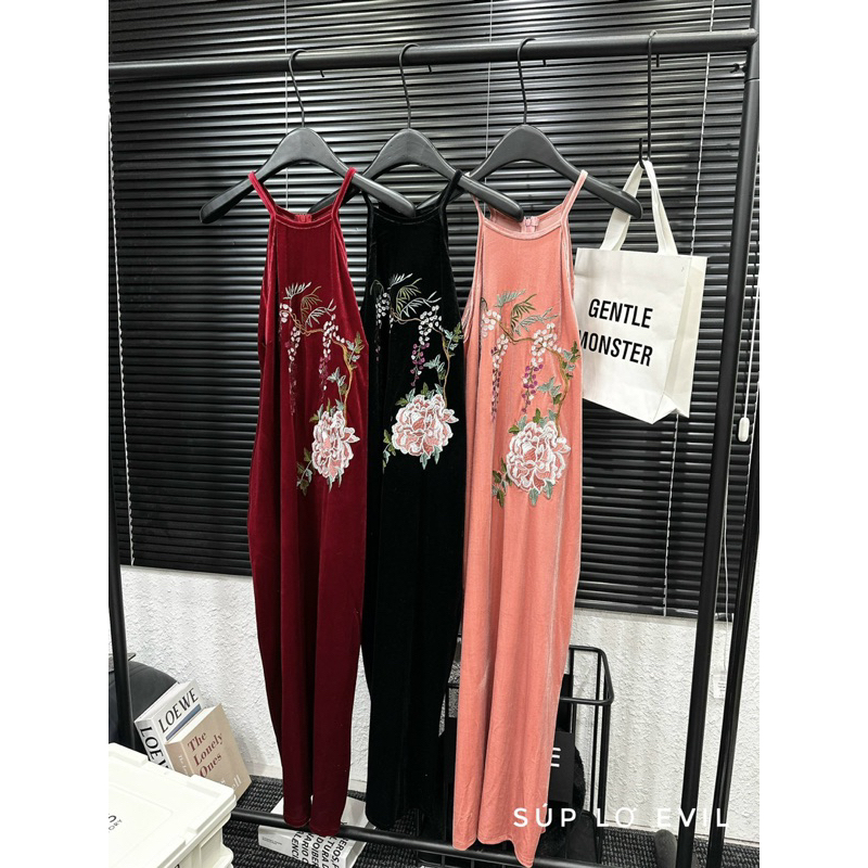 Váy nhung yếm thêu hoa ngực