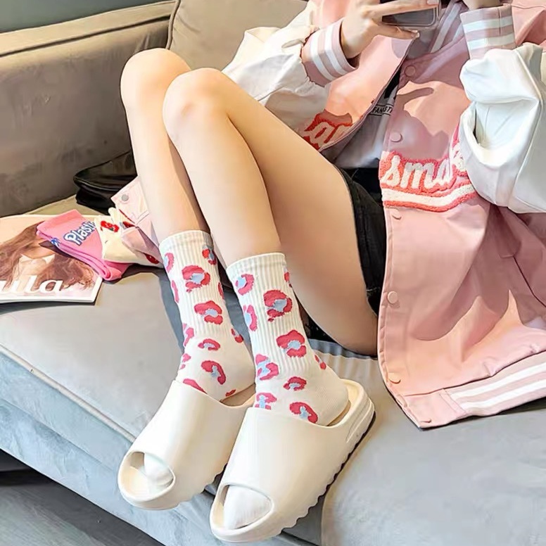 Set 5 Đôi Tất Cổ Cao Hoạ Tiết Tim Dâu Màu Pink Thời Trang Cho Nữ Mẫu Mới Siêu Hot TN5