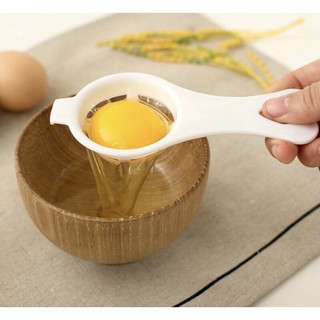 Dụng cụ tách lòng đỏ trứng gà trứng vịt