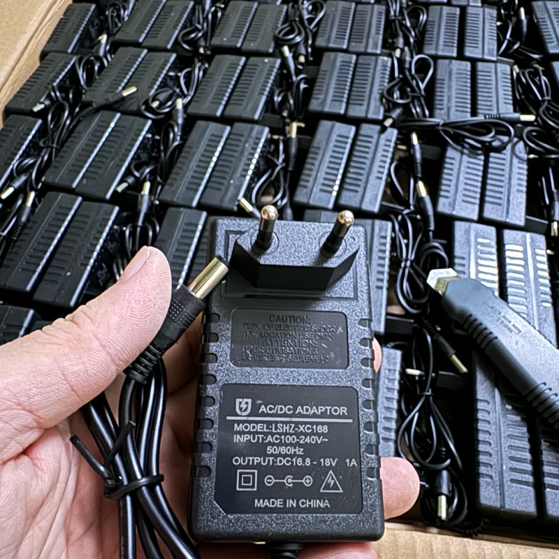 Sạc pin Lion 4s 16.8V  thông dụng có đèn báo đầy