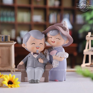 Tượng ông bà ngồi quạt hạnh phúc decor nhà cửa trang trí bánh kem quà tặng ý nghĩa cho người thân yêu