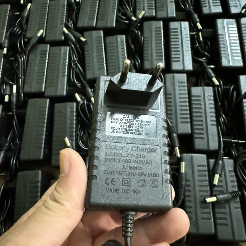 Sạc Pin máy khoan 21V - adapter 21V cho Pin máy khoan Li-ion 21V