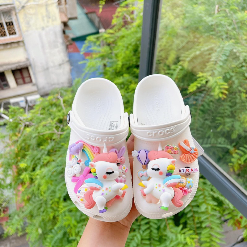 Sục cross trắng full charm cho bé hàng hãng xuất dư