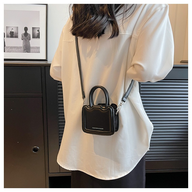 Túi xách tay nữ túi mini hai quai in gân nổi hottrend kèm quai đeo chéo LK359