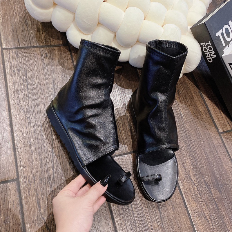 Giày bốt xỏ ngón siu hot.