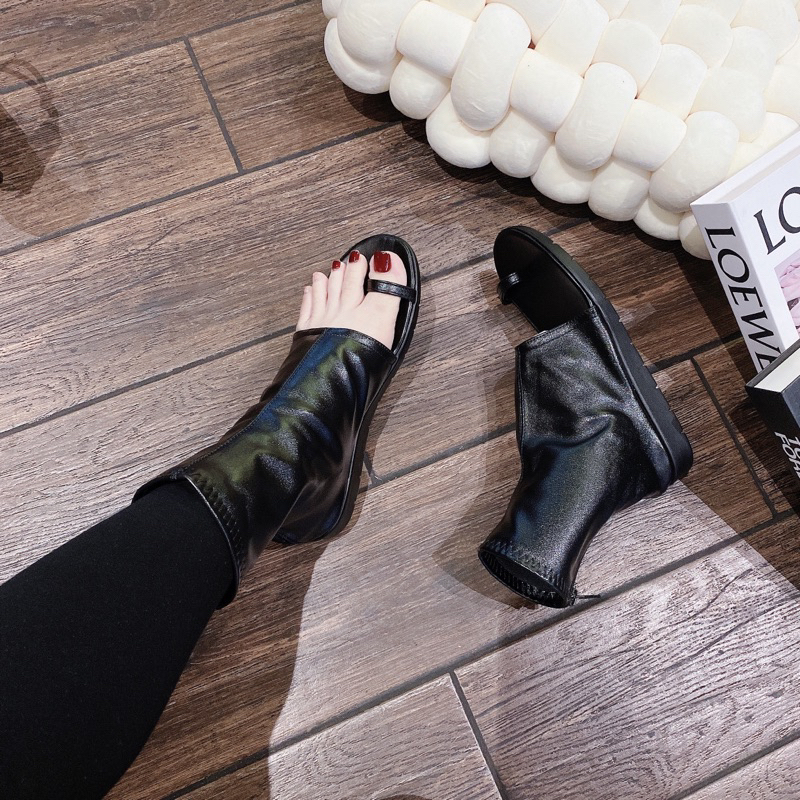 Giày bốt xỏ ngón siu hot.