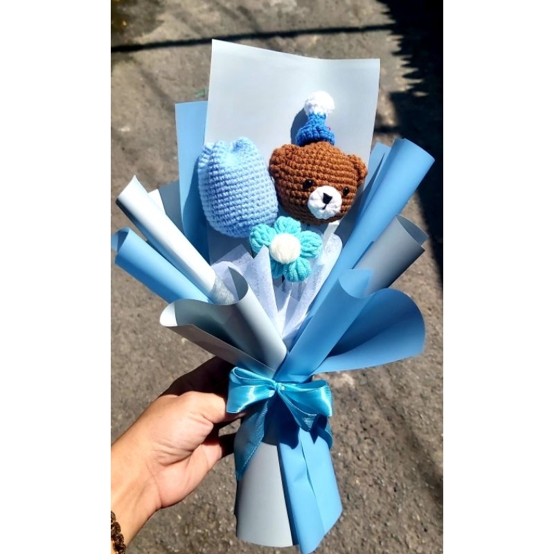 Bó hoa thú len phối kèm hoa nhỏ xinh xắn làm quà tặng