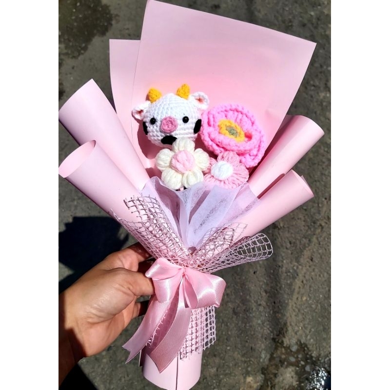 Bó hoa thú len phối kèm hoa nhỏ xinh xắn làm quà tặng