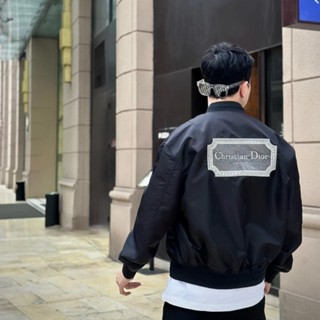 Áo Khoác Dior Thêu Logo Chữ Nổi Siêu Cấp. May Vai Khoá Khắc Chữ, Áo Dior Gió Phong Cách Thời Trang
