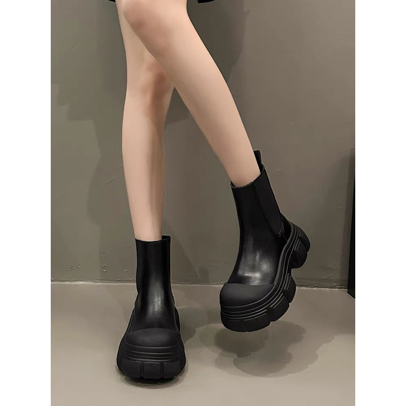 Giày bốt martin mũi tròn, đế dày tăng chiều cao phong cách thời trang thu đông dành cho nữ 2023