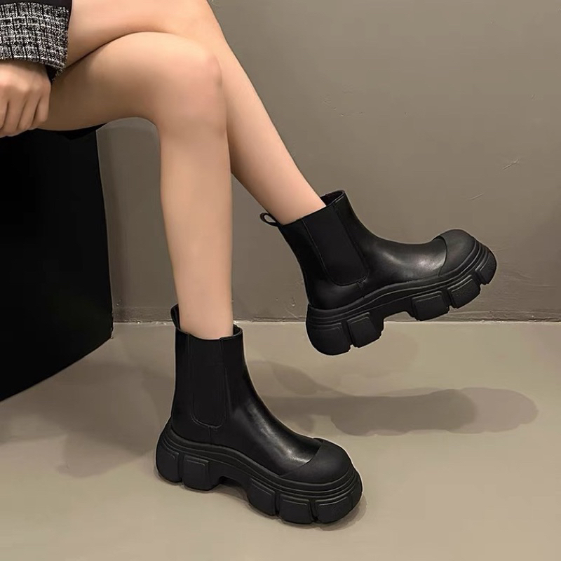 Giày bốt martin mũi tròn, đế dày tăng chiều cao phong cách thời trang thu đông dành cho nữ 2023