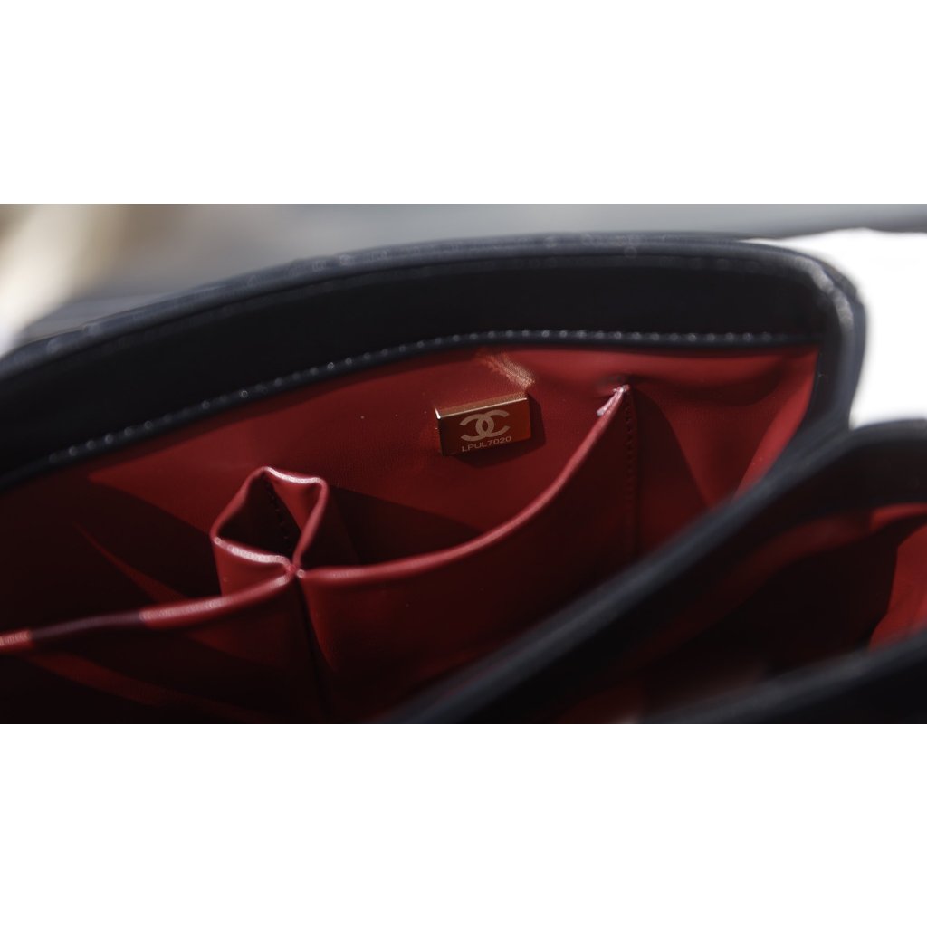 TÚI CHA NEO TRENDY QUAI XÁCH LOGO NỔI SZ24 DA THẬT