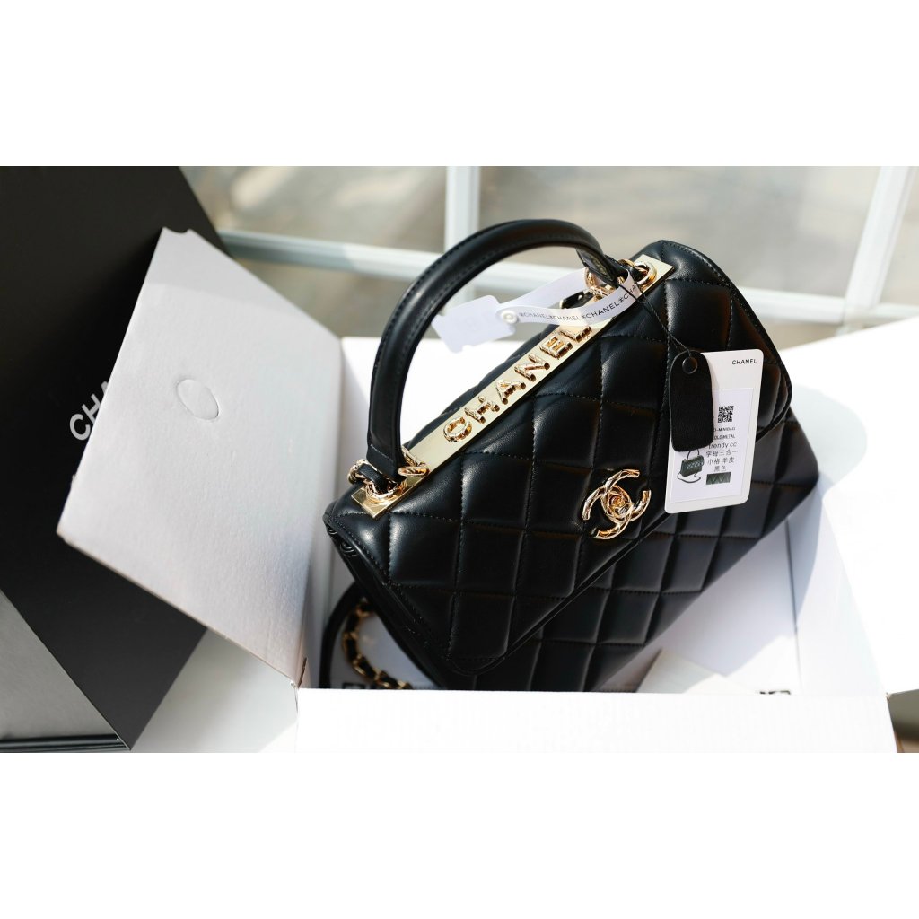 TÚI CHA NEO TRENDY QUAI XÁCH LOGO NỔI SZ24 DA THẬT