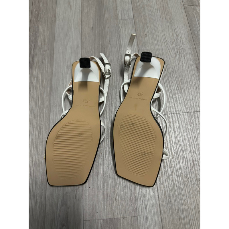 Giày cao gót trắng 7 phân size 36-37 - pass