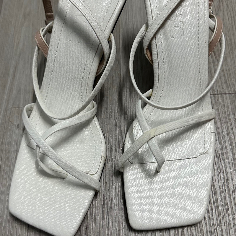 Giày cao gót trắng 7 phân size 36-37 - pass