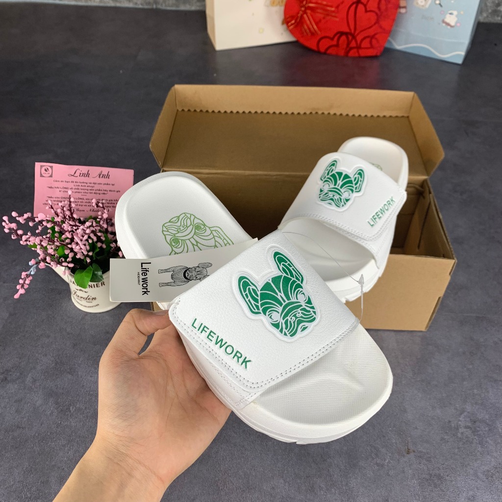 :Dép quai ngang Lifework in hình chó Pitbull đế IP chống bẩn  cao 4cm