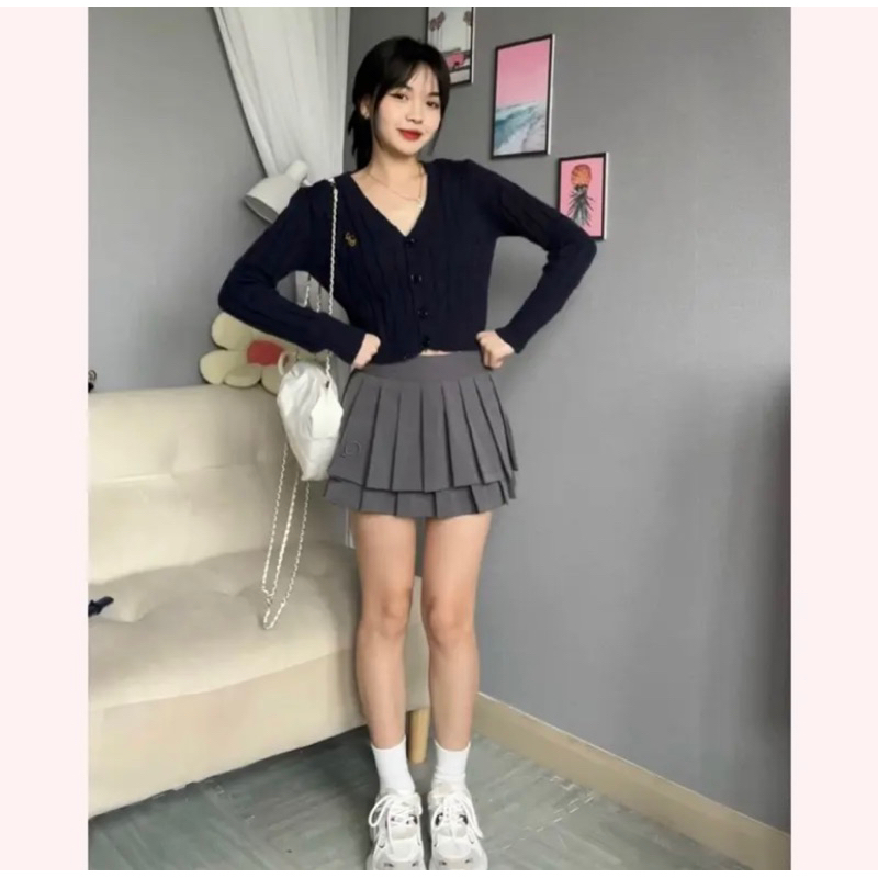 Chân váy ngắn xếp ly tennis xoè thêu chữ Q có lót quần màu xám , đen Mã 0106