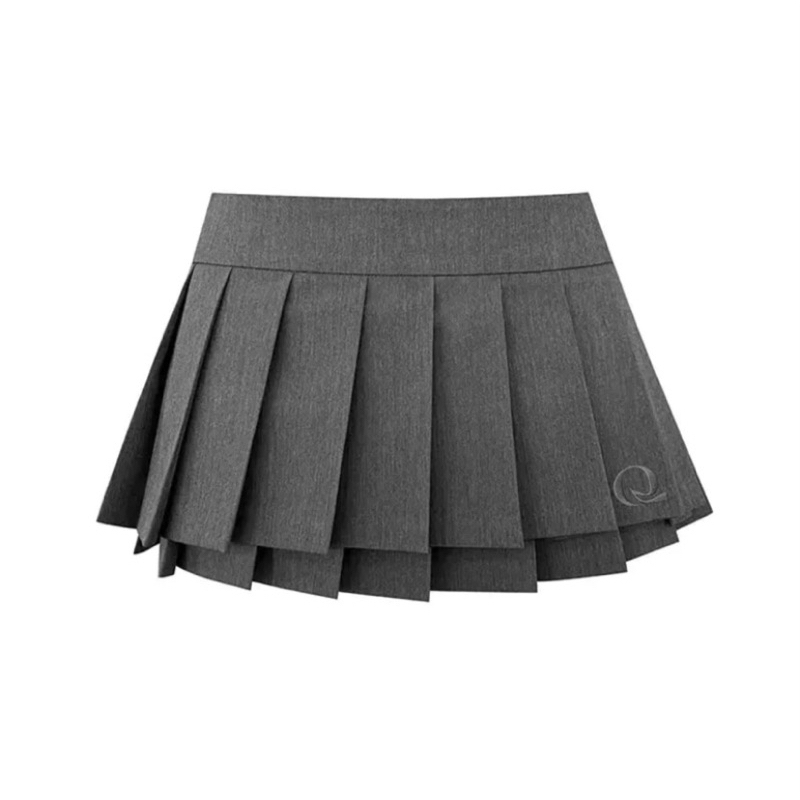 Chân váy ngắn xếp ly tennis xoè thêu chữ Q có lót quần màu xám , đen Mã 0106