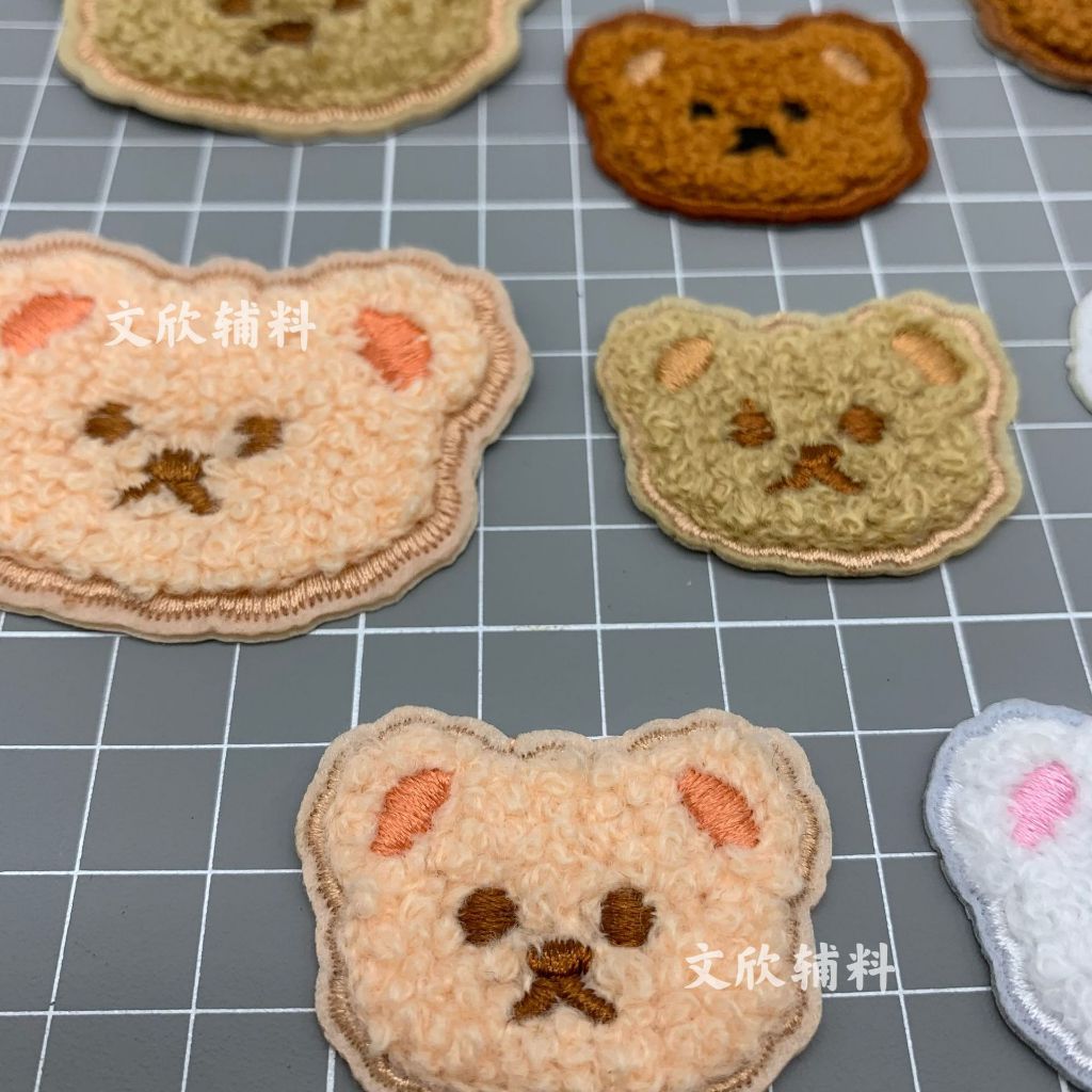 Sticker dán Thêu Hình Gấu Nhỏ Dễ Thương