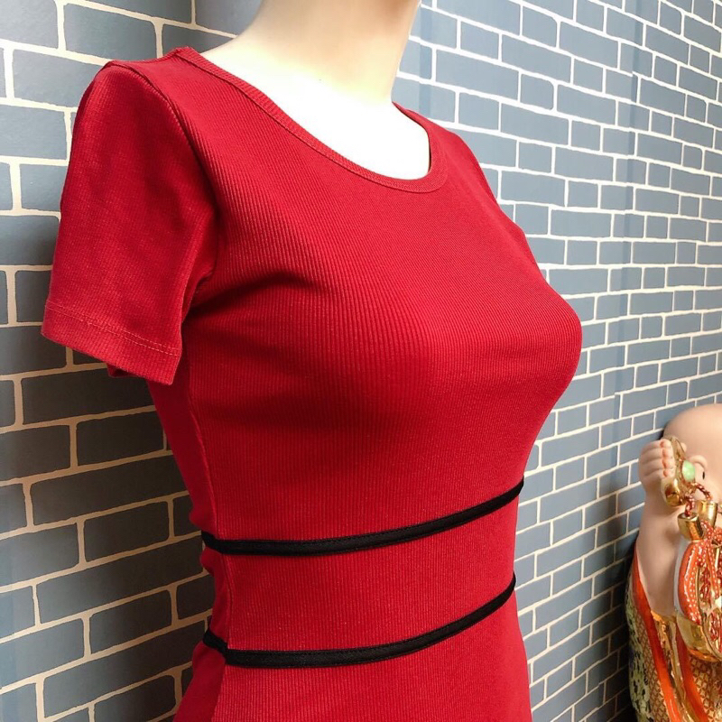 Đầm suông đỏ viền đen kiểu đồ si 2hand