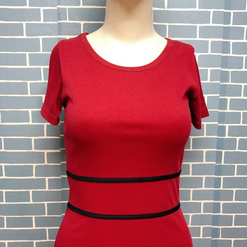 Đầm suông đỏ viền đen kiểu đồ si 2hand