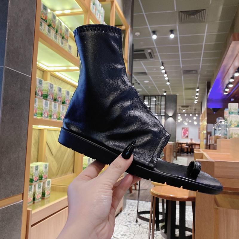 Giày bốt xỏ ngón siu hot.