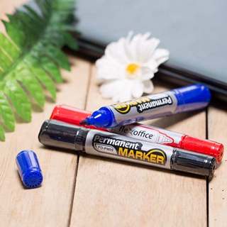 Bút lông dầu Thiên Long FO-PM09, có độ bám dính tốt trên đa dạng chất liệu với mực đậm tươi, ra đều và liên tục