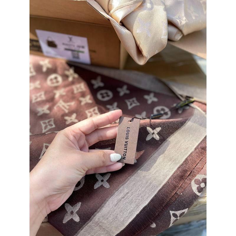 Khăn Choàng L. v Đũi Lụa Cao Cấp 190x80cm