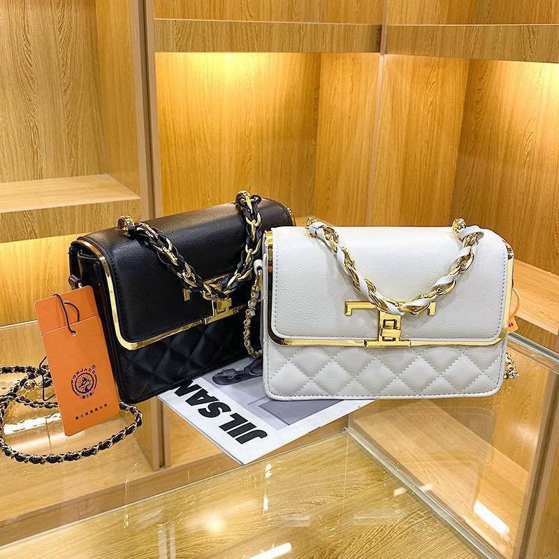 Túi xách túi đeo chéo nữ khoá T trần trám ba ngăn dây đeo phối xích k có chuông