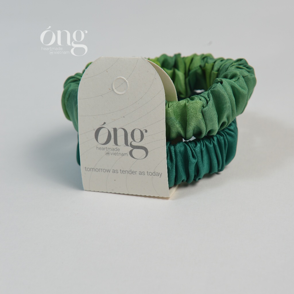 Set 2 buộc tóc mới từ Óng Silk với chất liệu tơ tằm tự nhiên hoàn hảo cho mái tóc của bạn
