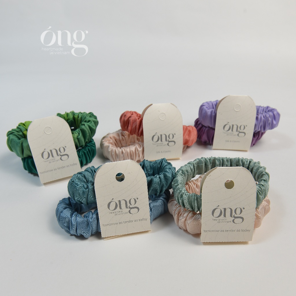 Set 2 buộc tóc mới từ Óng Silk với chất liệu tơ tằm tự nhiên hoàn hảo cho mái tóc của bạn