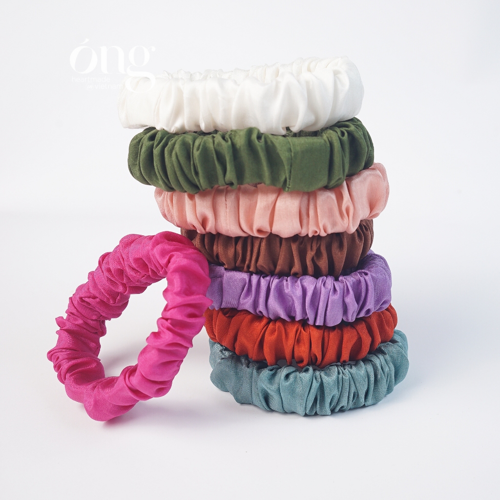 Set 2 buộc tóc mới từ Óng Silk với chất liệu tơ tằm tự nhiên hoàn hảo cho mái tóc của bạn
