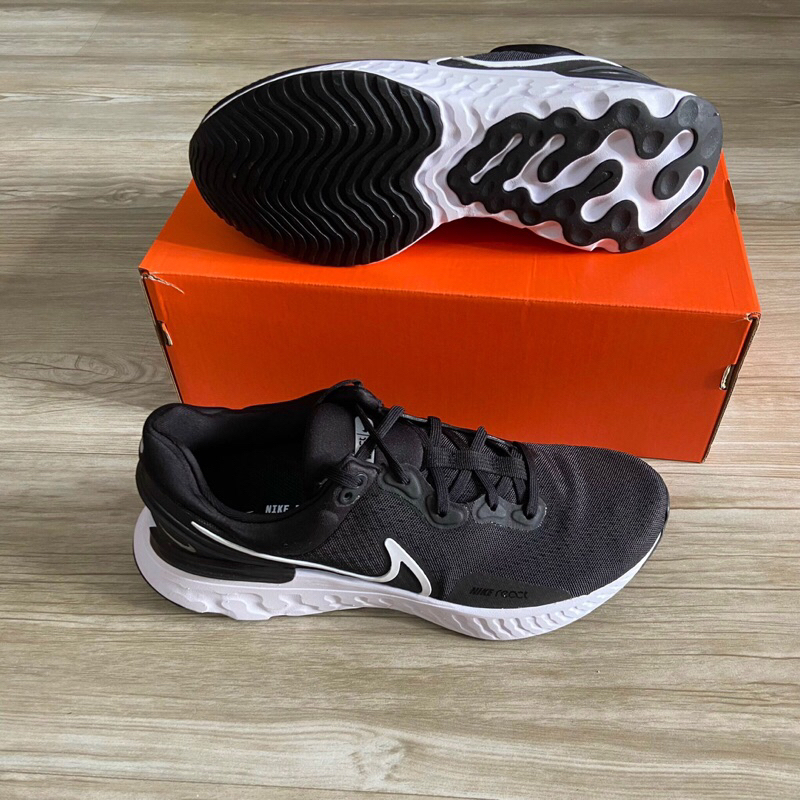 Giày thể thao màu đen Nike React Miler 3 	DD0490-001
