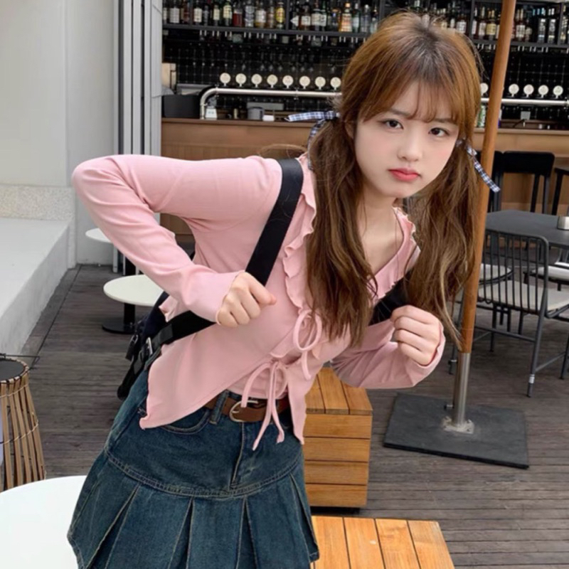 Set áo hai dây kèm cardigan viền bèo cột dây chất tăm thái