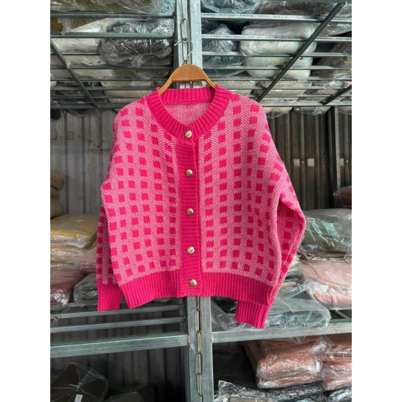 K21 Áo Khoác Len Hồng Hottrend Cúc Vàng Siêu Xinh, Chất Len Mịn Mướt, Hàng QC Loại Một Co Giãn Tốt, Freesize 40-58kg