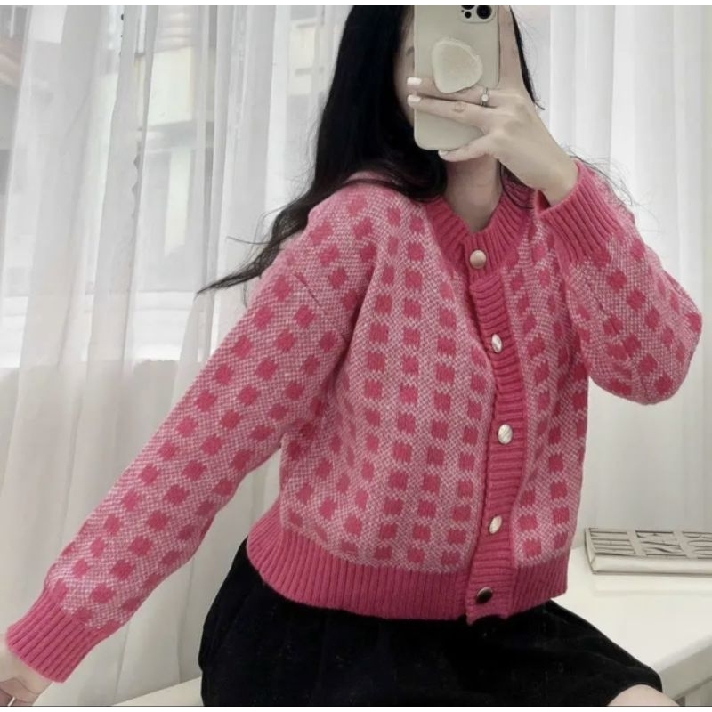 K21 Áo Khoác Len Hồng Hottrend Cúc Vàng Siêu Xinh, Chất Len Mịn Mướt, Hàng QC Loại Một Co Giãn Tốt, Freesize 40-58kg