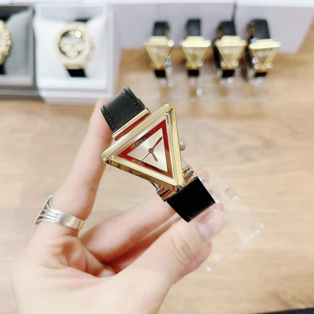 Đồng Hồ Nữ Guess Gold Dial Black Leather Strap GW0548L3