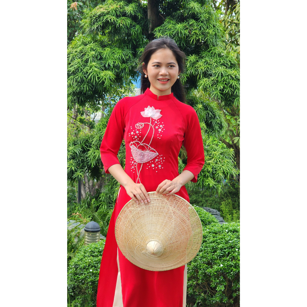 Áo dài đỏ thêu tay sen trắng cổ cao