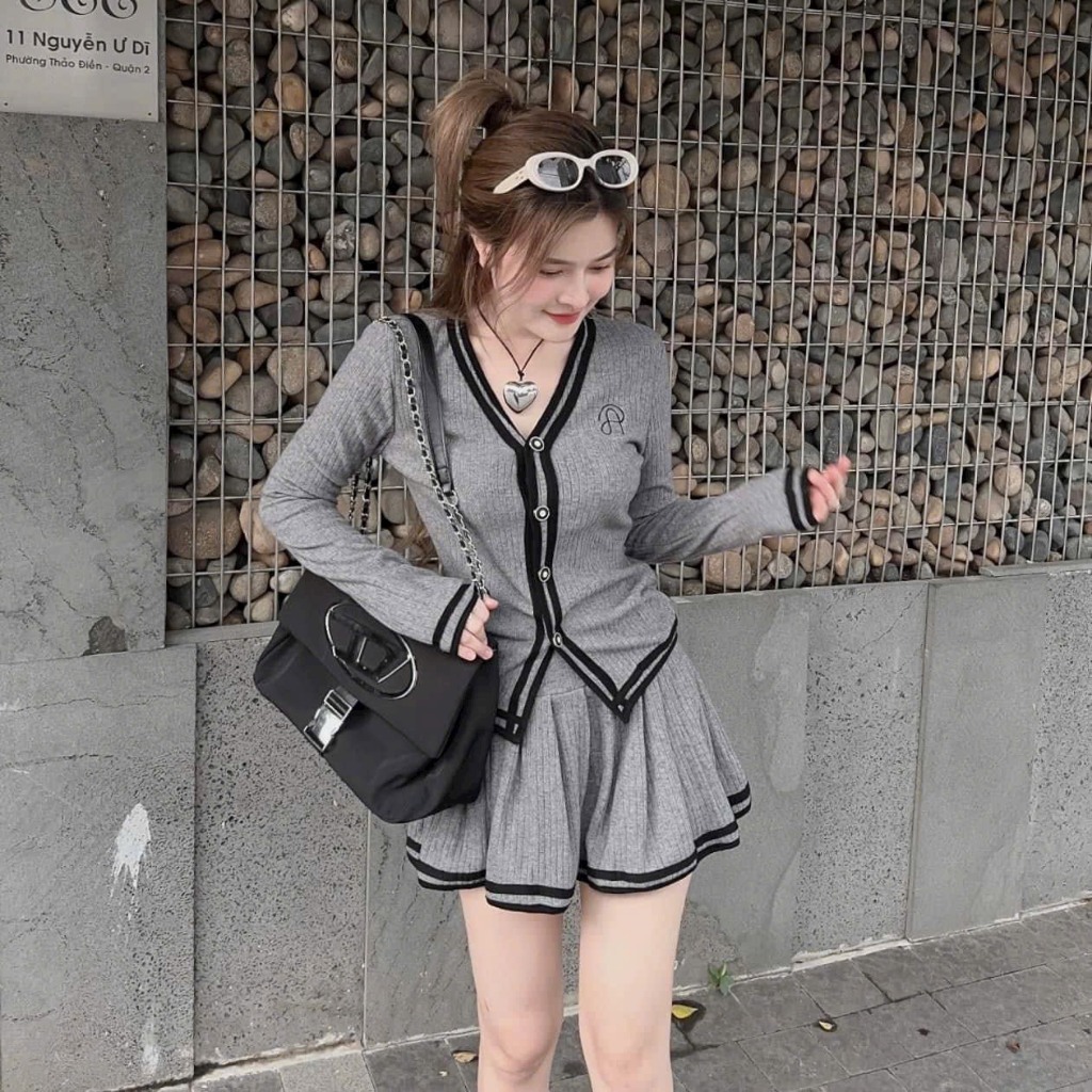 Set đồ nữ áo kiểu cardigan tay dài phối viền kèm chân váy có lót xếp ly siêu cá tính vừa dễ thương cho nàng phong ctrung