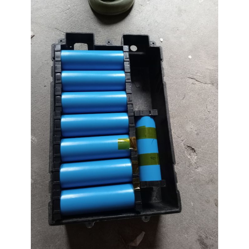 Pin sắt phosphat Eve 40135_3,2v_20ah có kèm khung