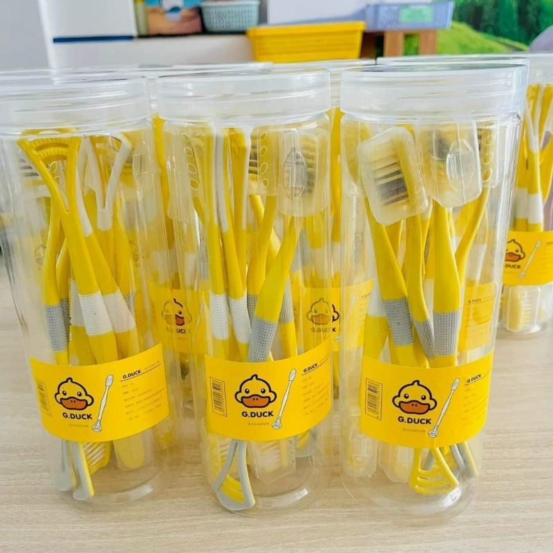 Bàn chải đánh răng vịt vàng hộp 8 cái