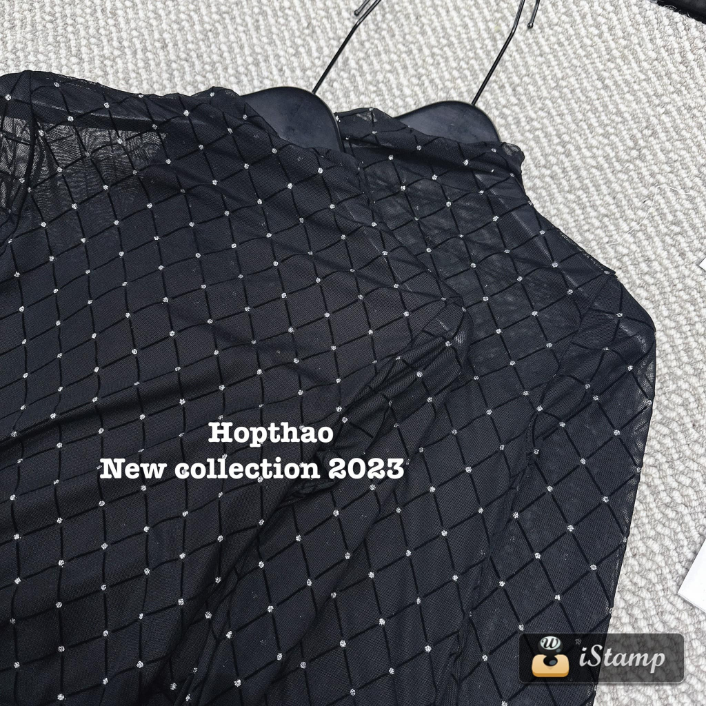 Áo lưới đính đá cổ cao dài tay dáng ngắn hót