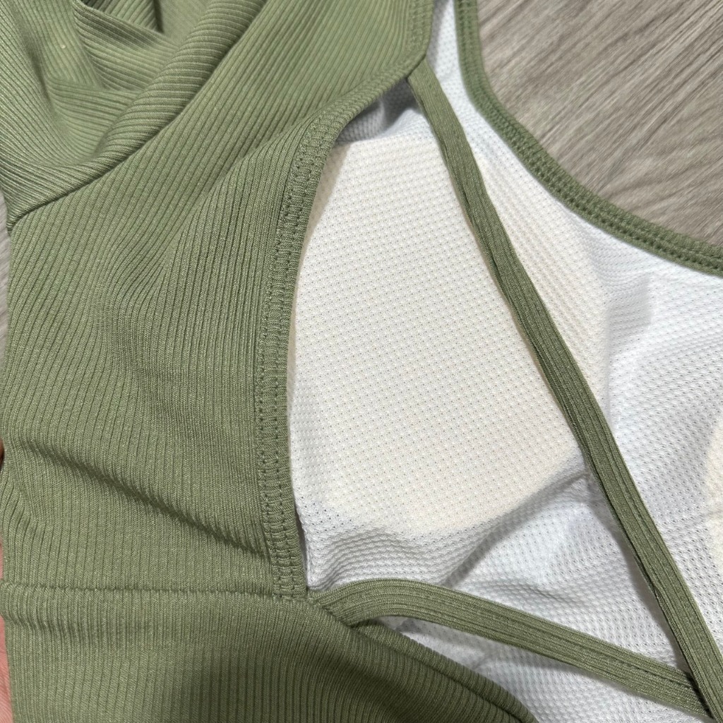 Áo Croptop Thể Thao Nữ Tay Dài Chéo Dây Vải Thun Gân Kèm Mút Có Tay Xỏ Ngón Co Dãn Tốt