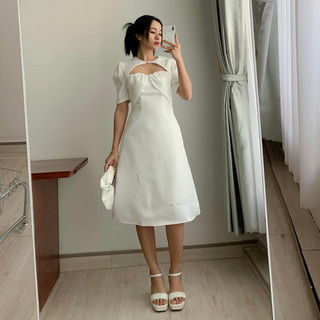 Đầm A Dài Khoét Ngực Đính Tag Đá