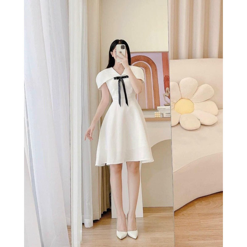 Đầm trắng nơ ruy băng cổ sen